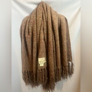 Gorgeous Soft Hartwell House Throw Blanket